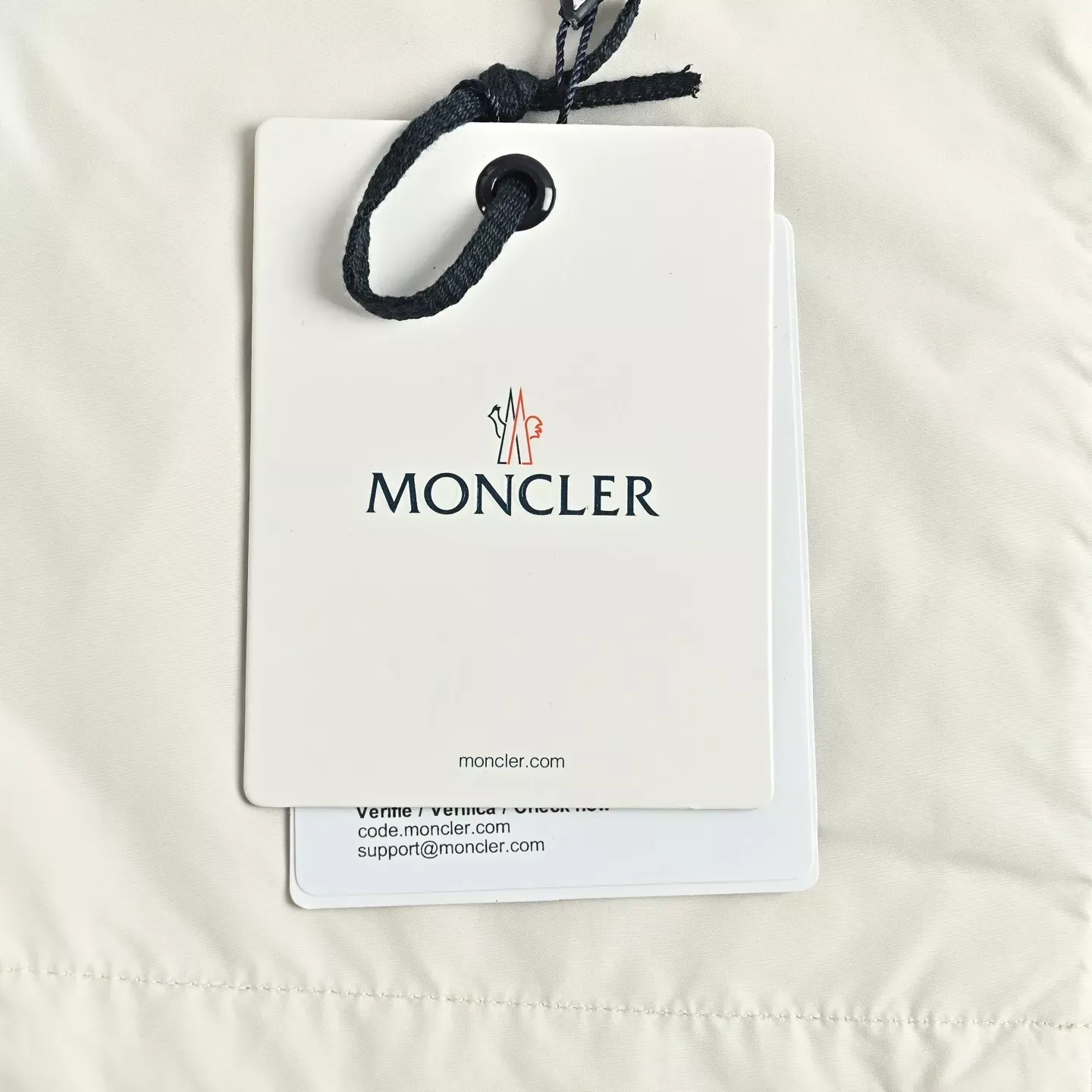 몽클레어 경량 방풍 숏 후드 여성용 후드 재킷 상세 이미지 7