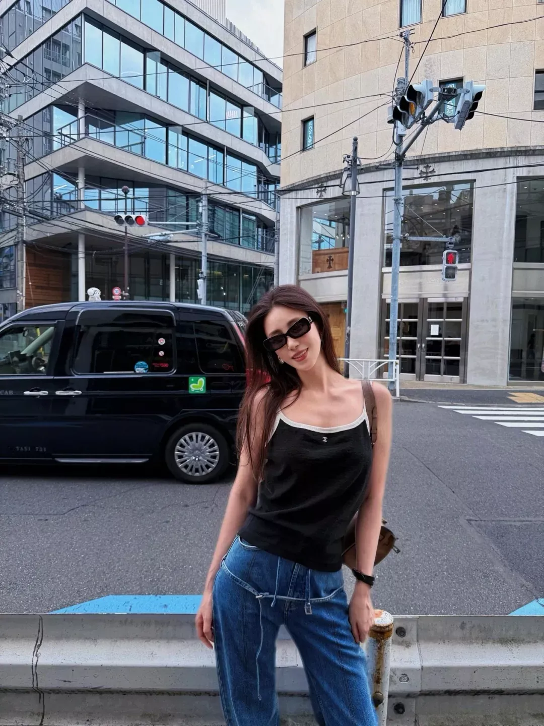 샤넬 배색 자수 로고 여성용 민소매 니트 상세 이미지 21