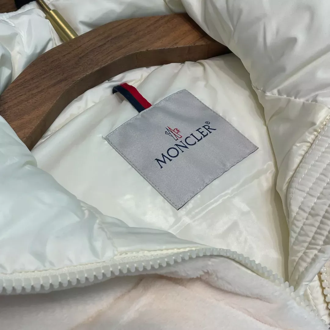 몽클레어 테디 퍼 나일론 배색 여성용 패딩 조끼 상세 이미지 13