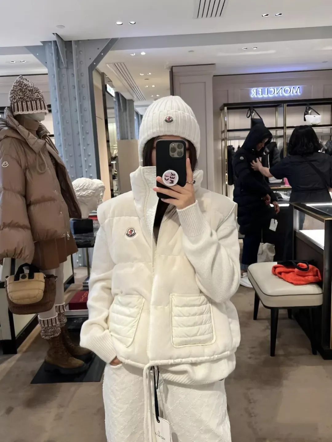몽클레어 테디 퍼 나일론 배색 여성용 패딩 조끼 상세 이미지 24