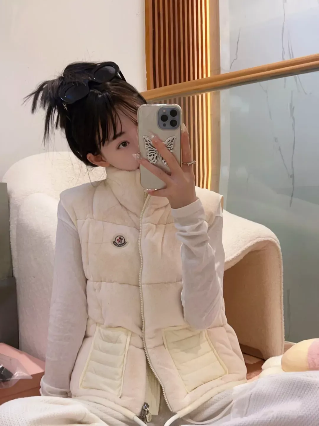 몽클레어 테디 퍼 나일론 배색 여성용 패딩 조끼 상세 이미지 25