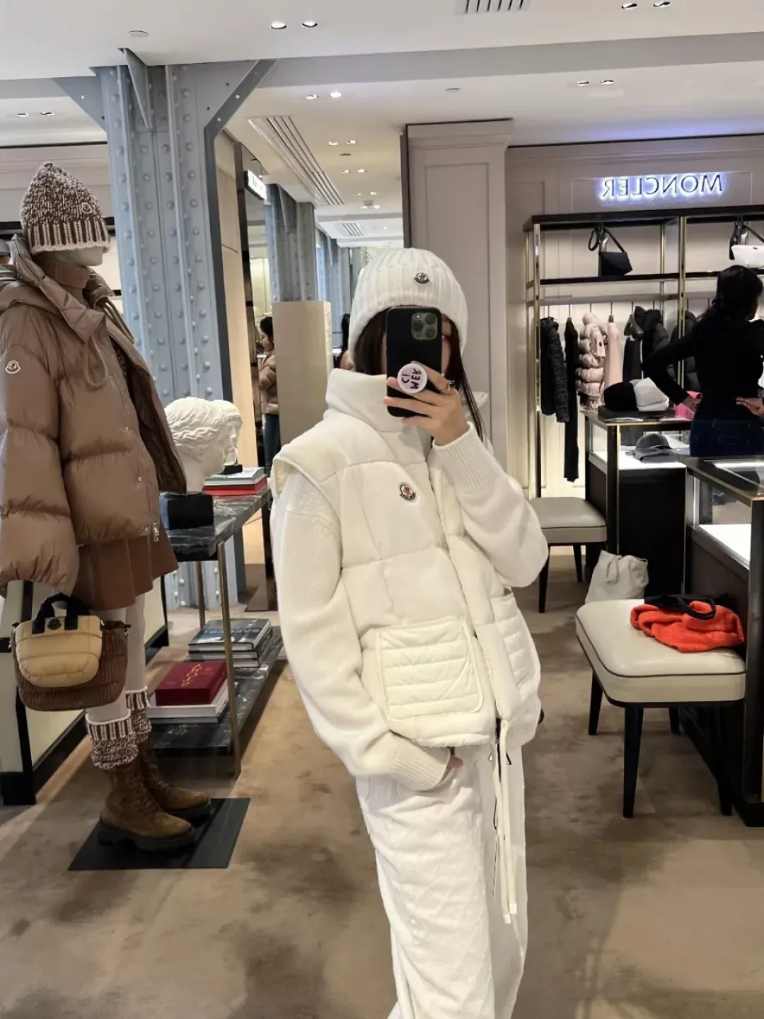 몽클레어 테디 퍼 나일론 배색 여성용 패딩 조끼 상세 이미지 32