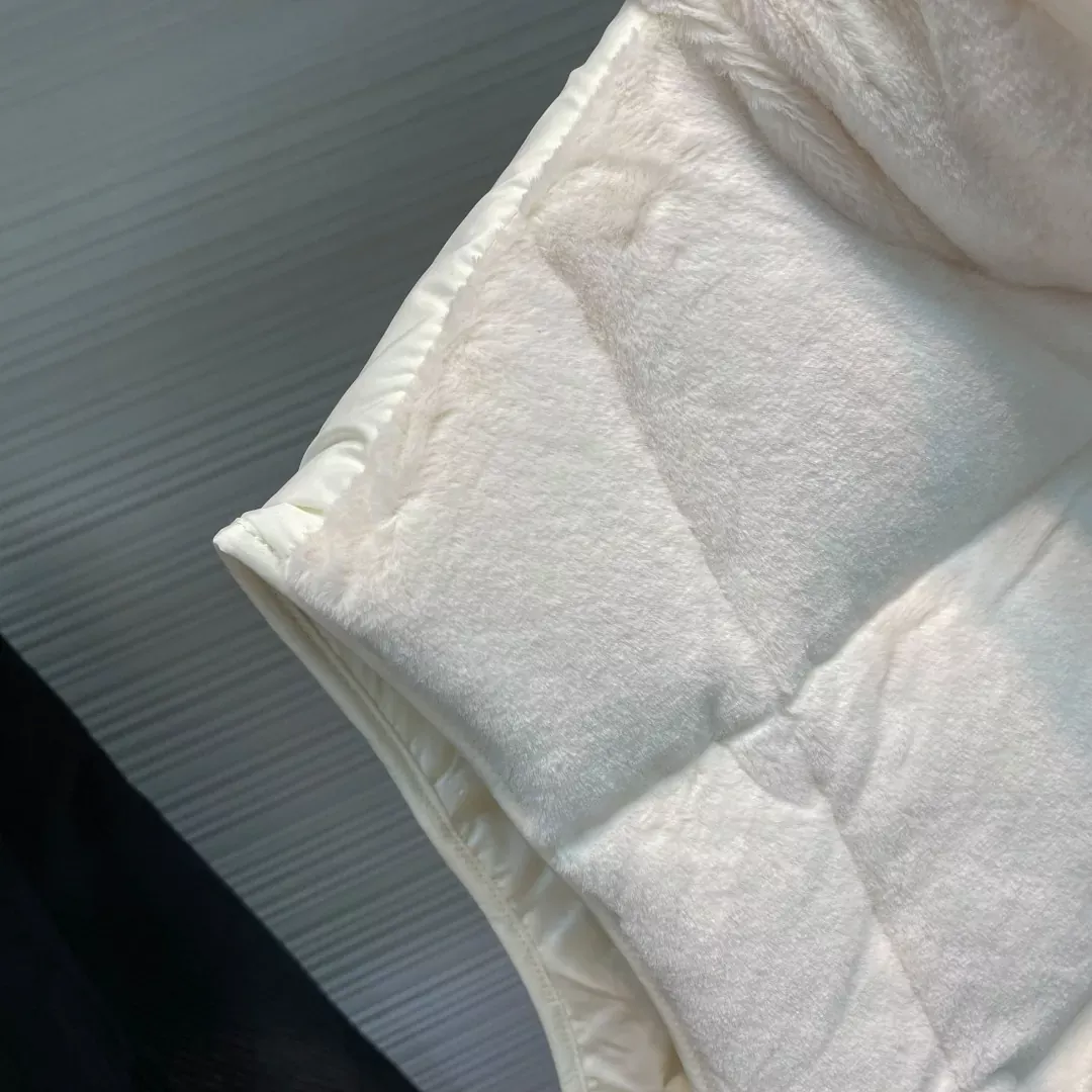 몽클레어 테디 퍼 나일론 배색 여성용 패딩 조끼 상세 이미지 5