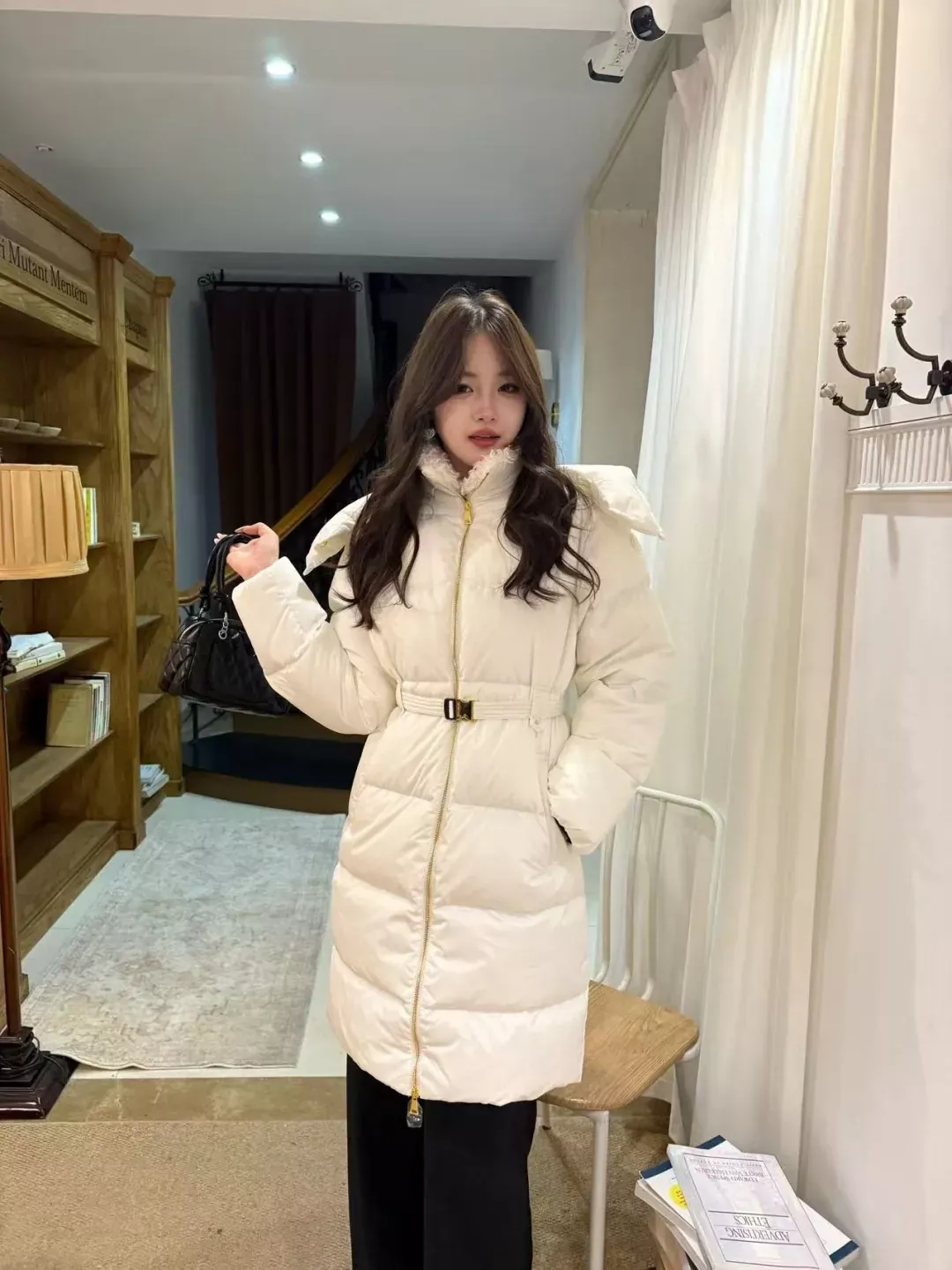 몽클레어 후드 벨트 롱 여성용 미들 패딩 상세 이미지 23