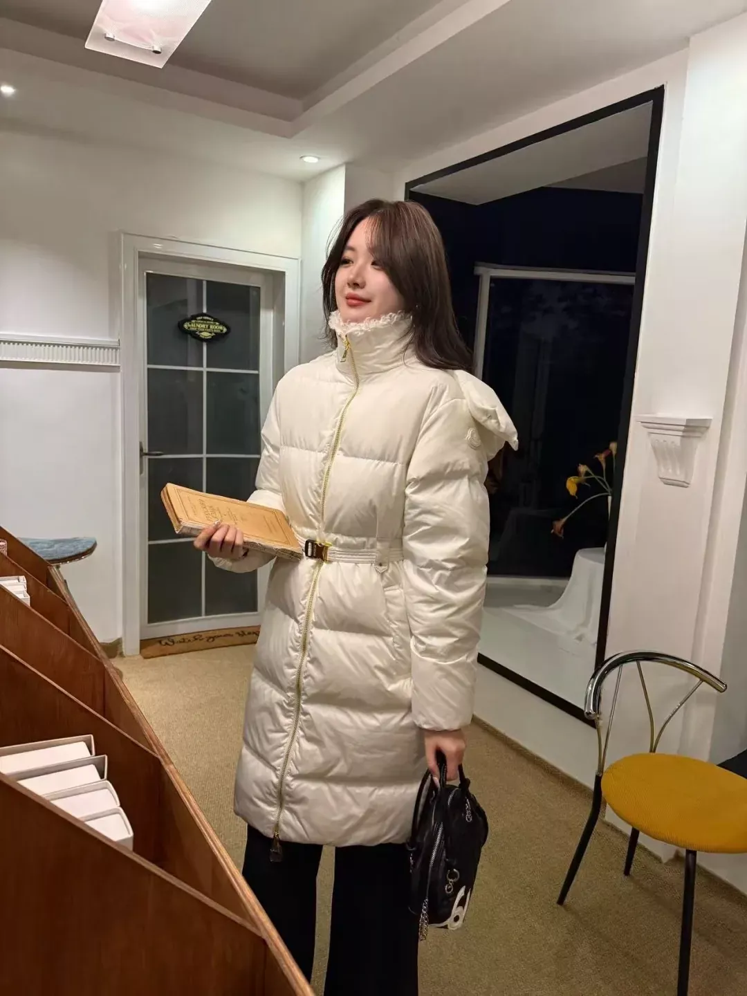 몽클레어 후드 벨트 롱 여성용 미들 패딩 상세 이미지 25