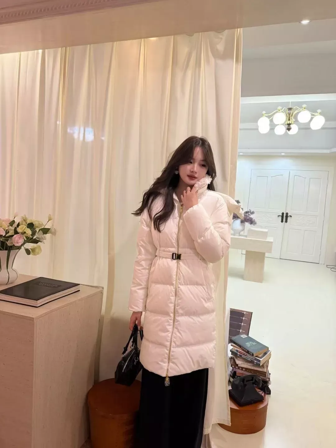몽클레어 후드 벨트 롱 여성용 미들 패딩 상세 이미지 27