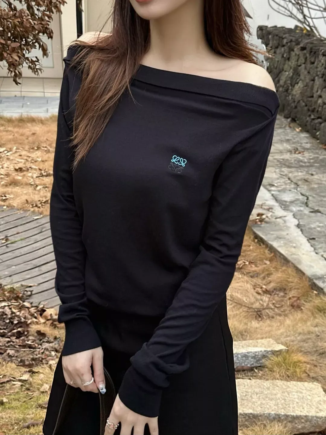 로에베 배색 아나그램 자수 여성용 긴소매 니트 상세 이미지 22