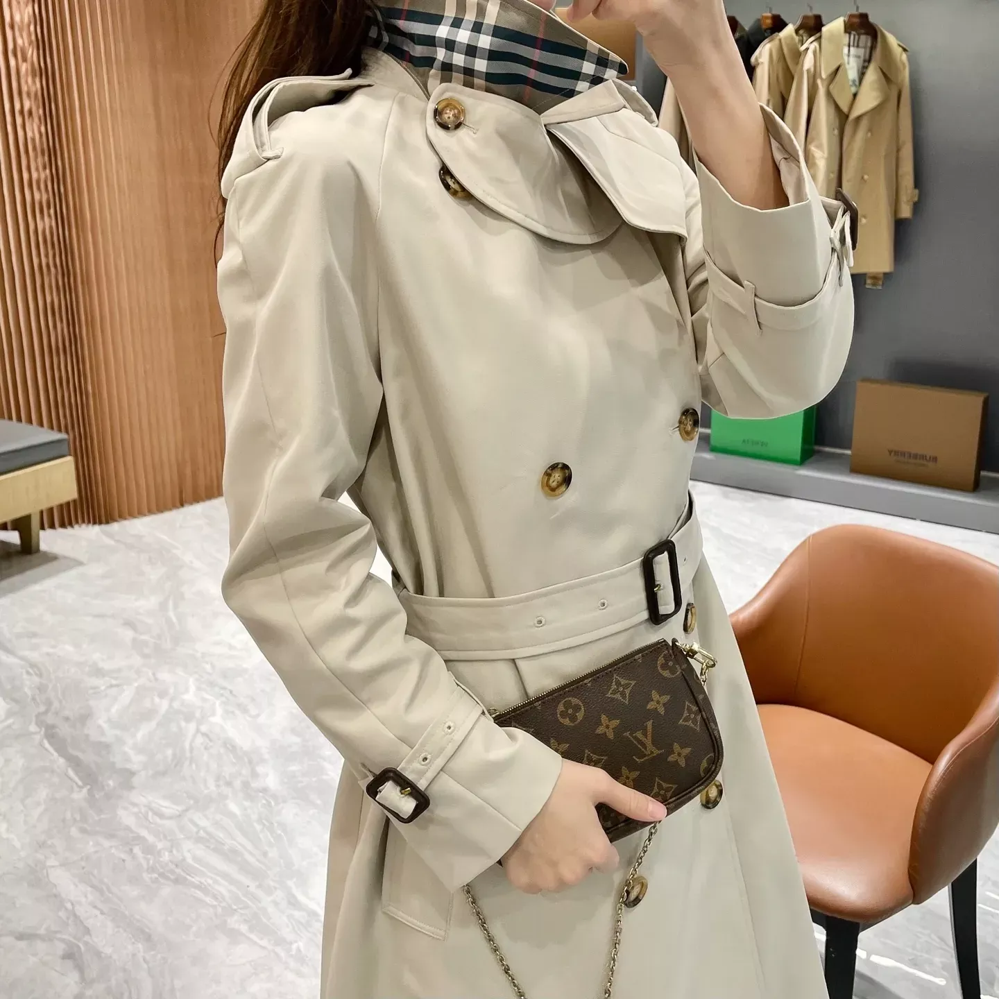 버버리 개버딘 더블버튼 여성용 롱 코트 상세 이미지 32