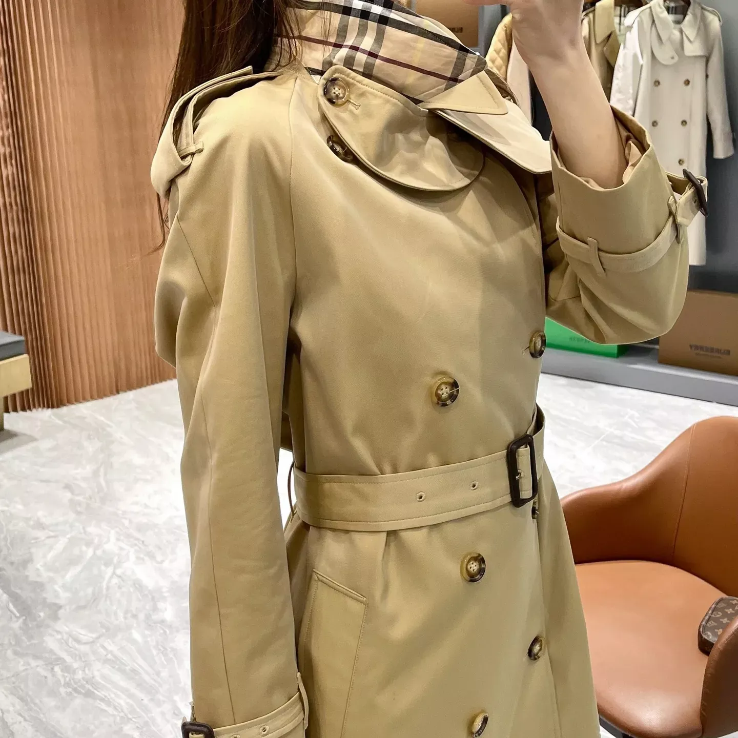 버버리 개버딘 더블버튼 여성용 롱 코트 상세 이미지 36
