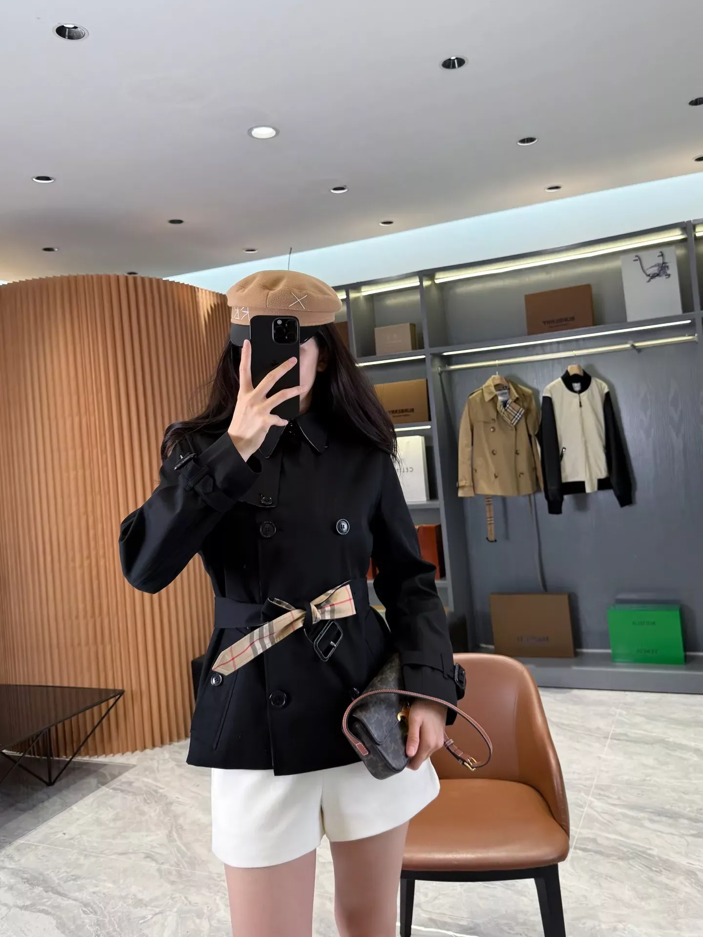 버버리 개버딘 더블브레스트 여성용 쇼트 코트 상세 이미지 129