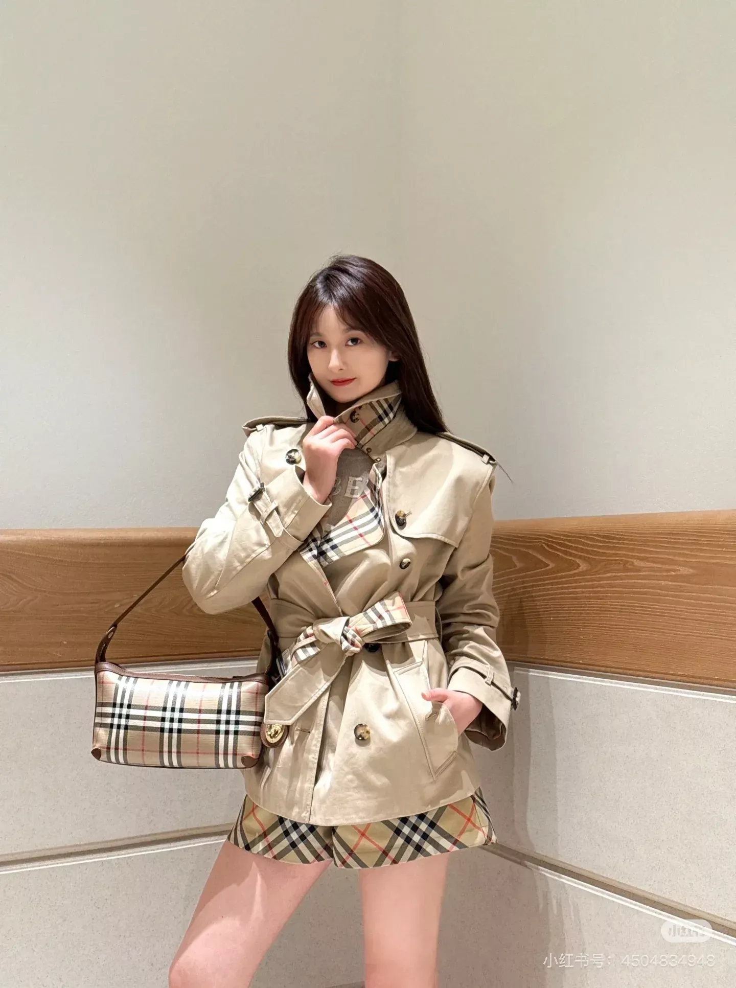 버버리 개버딘 더블브레스트 여성용 쇼트 코트 상세 이미지 82