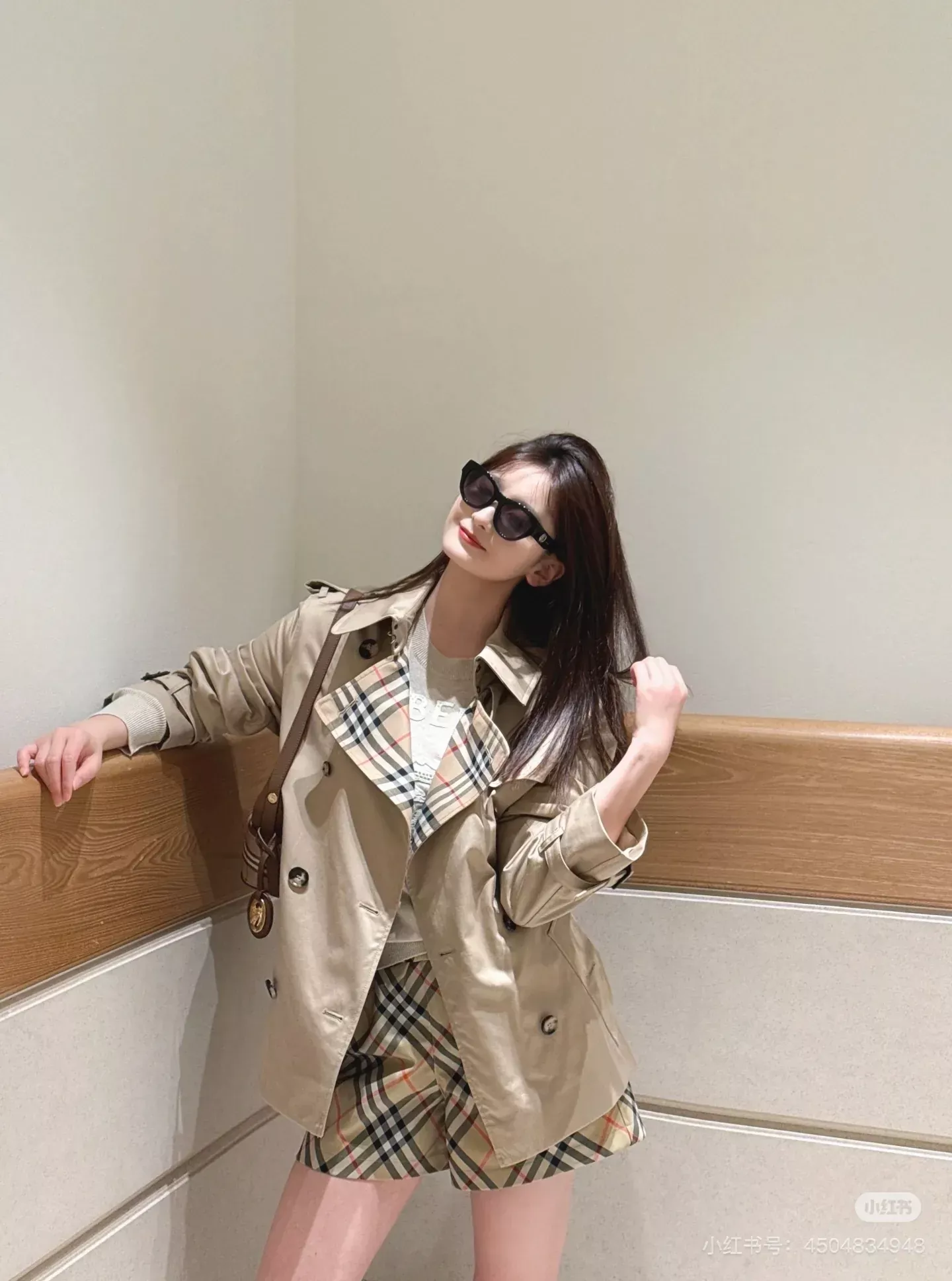 버버리 개버딘 더블브레스트 여성용 쇼트 코트 상세 이미지 84