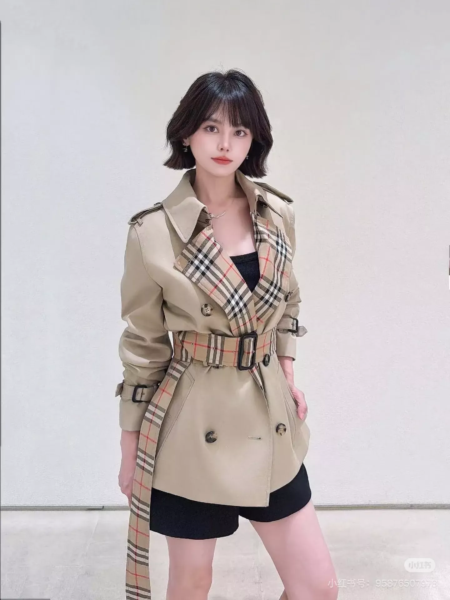 버버리 개버딘 더블브레스트 여성용 쇼트 코트 상세 이미지 91