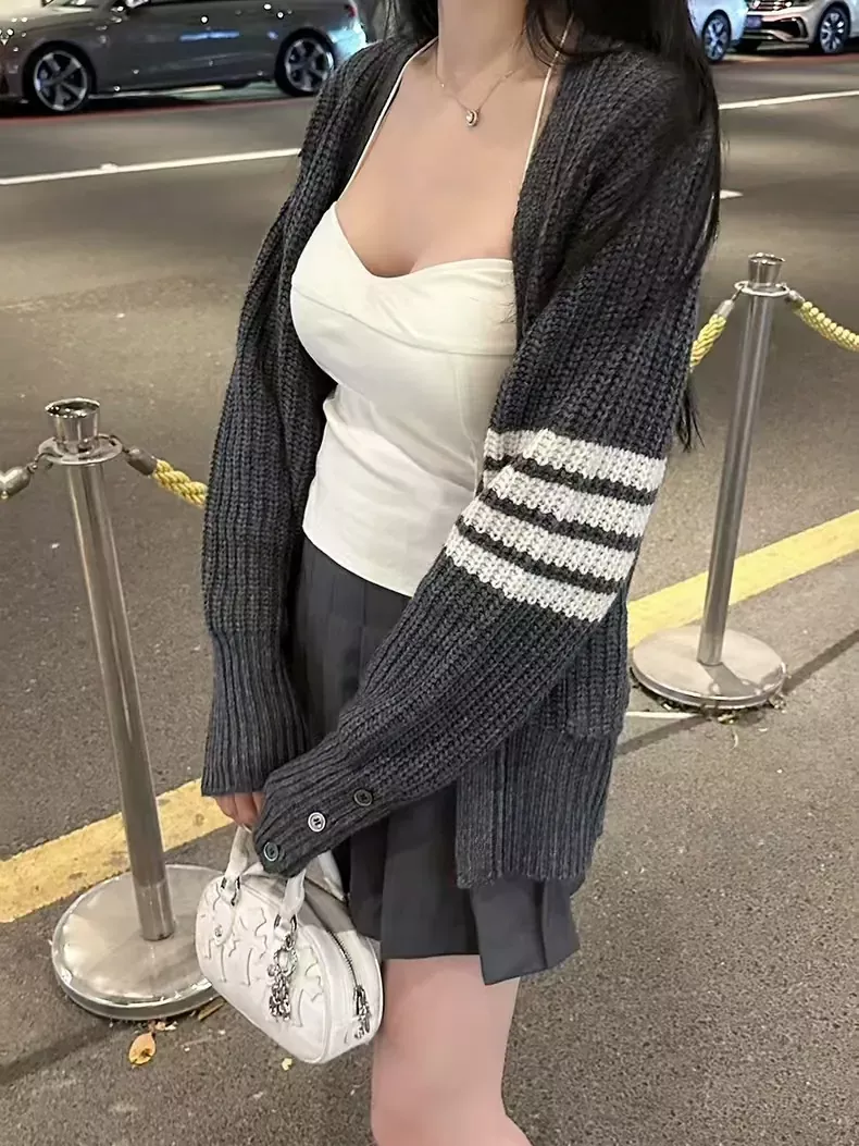 톰브라운 두꺼운 울 루즈핏 남녀공용 긴소매 가디건 상세 이미지 44