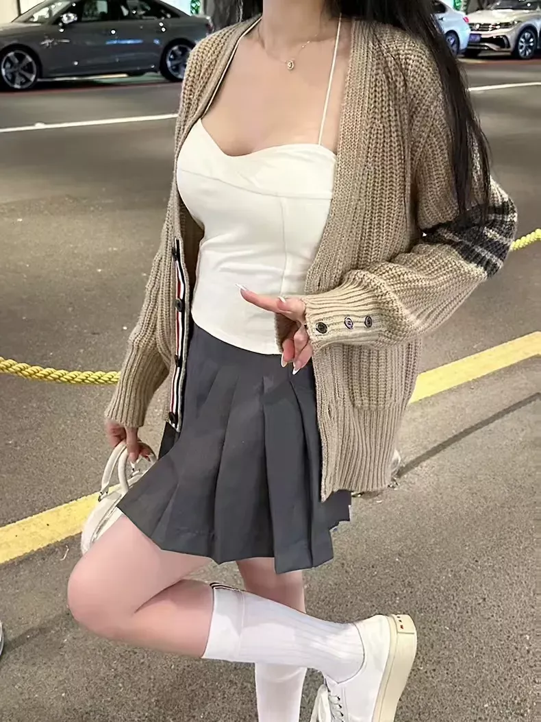 톰브라운 두꺼운 울 루즈핏 남녀공용 긴소매 가디건 상세 이미지 47