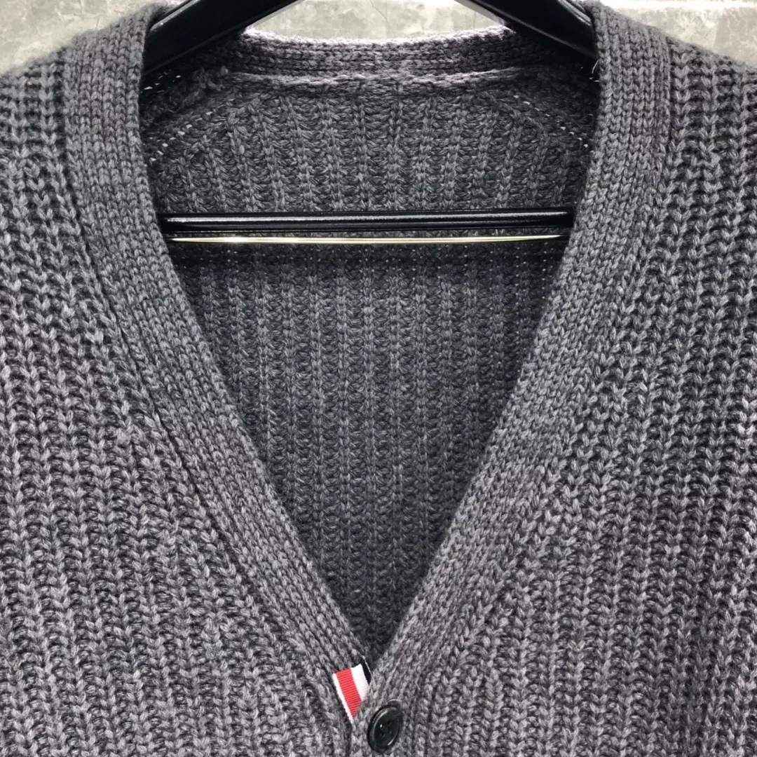 톰브라운 두꺼운 울 루즈핏 남녀공용 긴소매 가디건 상세 이미지 7
