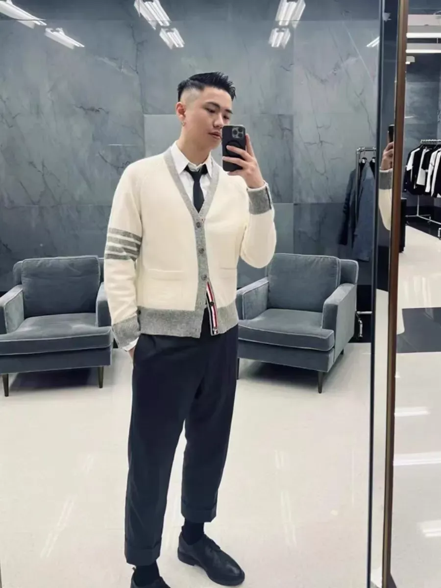 톰브라운 배색 라인 울 긴소매 가디건 상세 이미지 47