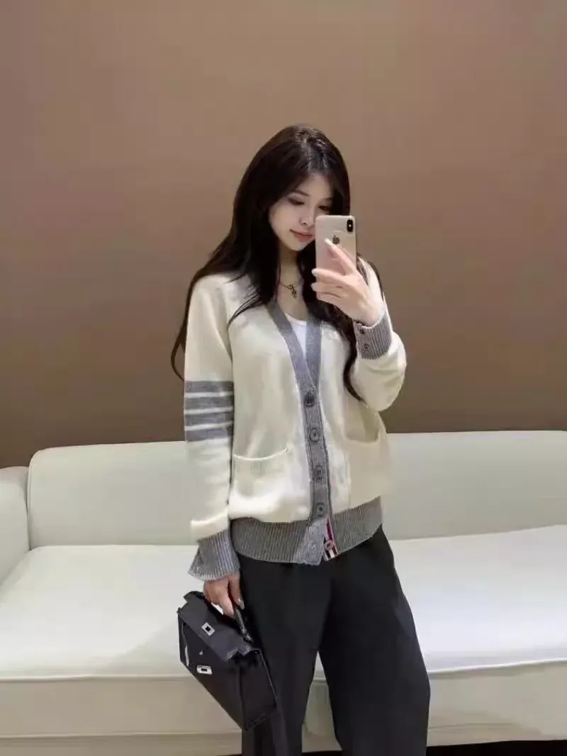 톰브라운 배색 라인 울 긴소매 가디건 상세 이미지 49