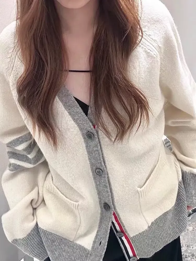 톰브라운 배색 라인 울 긴소매 가디건 상세 이미지 52