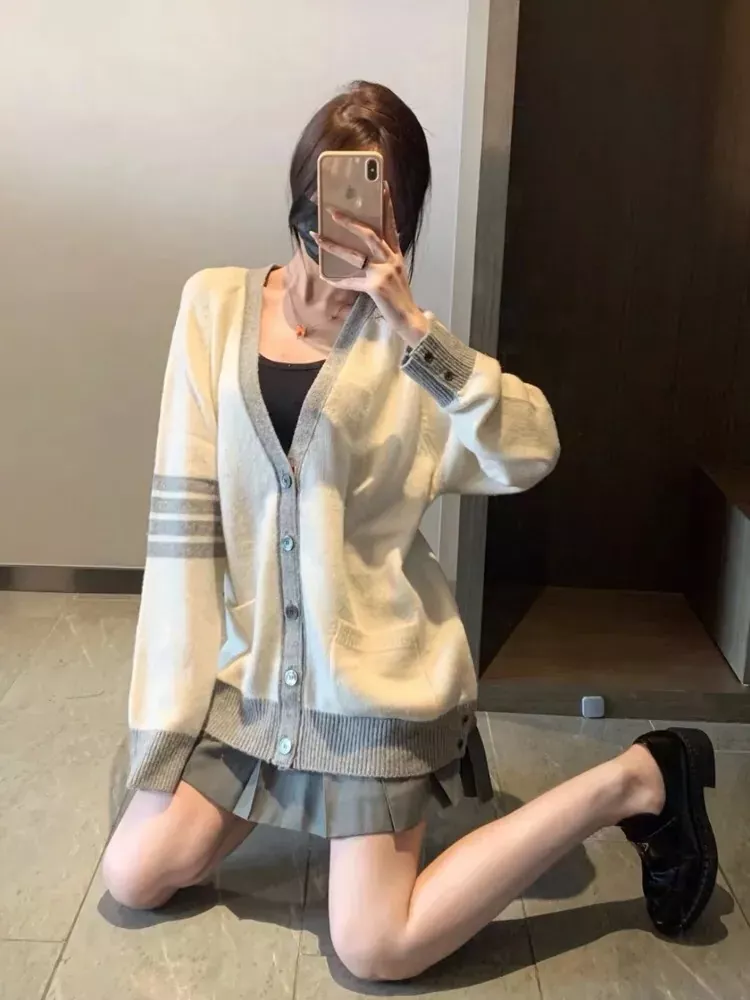 톰브라운 배색 라인 울 긴소매 가디건 상세 이미지 53