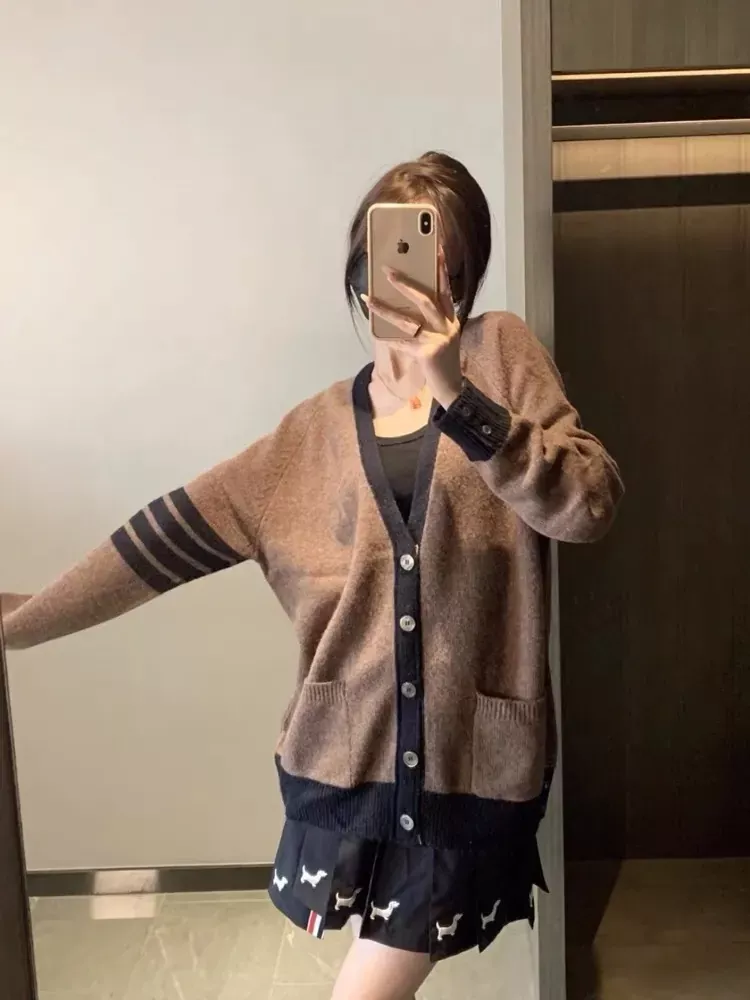 톰브라운 배색 라인 울 긴소매 가디건 상세 이미지 58