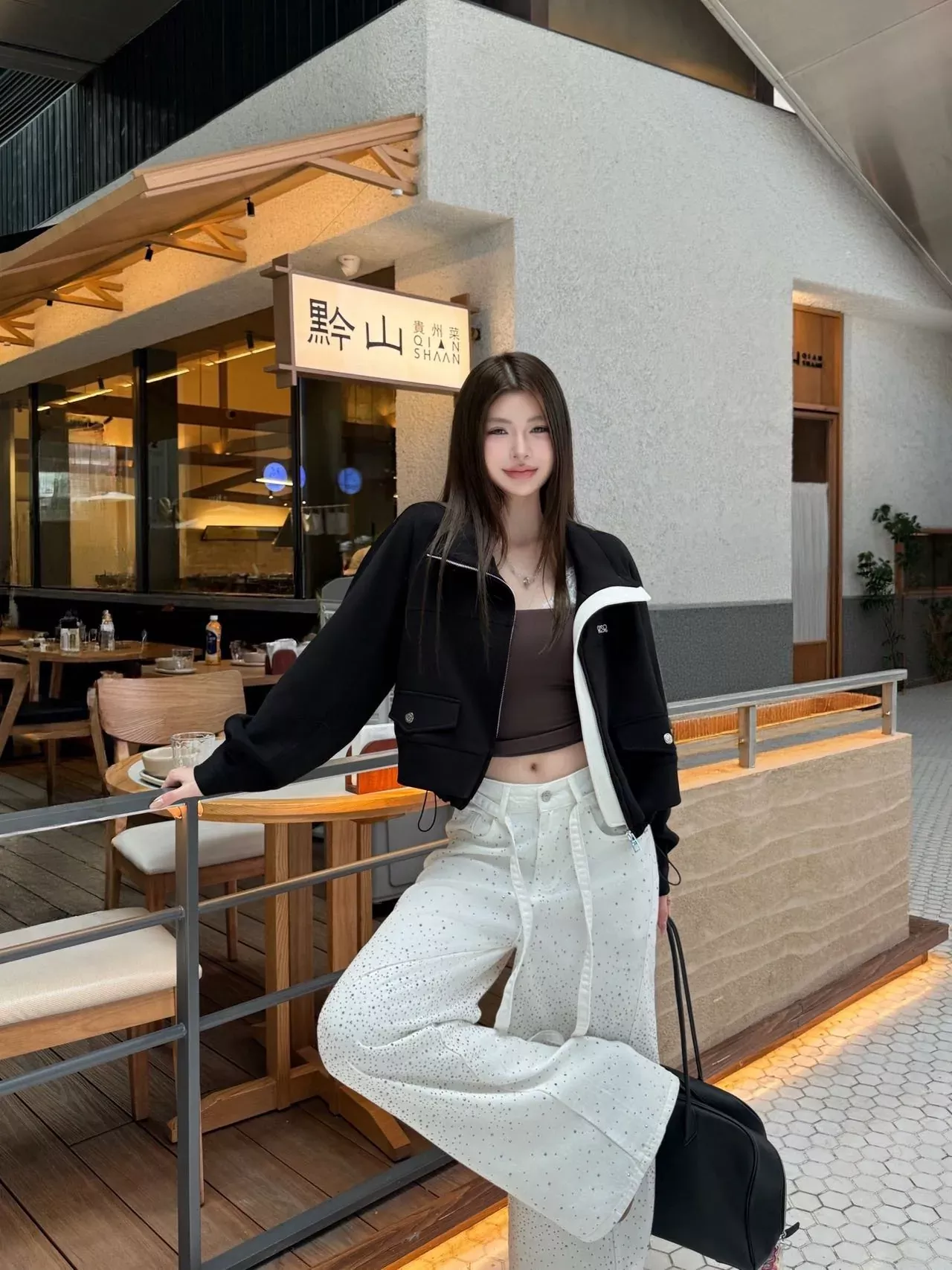 로에베 배색 카라 쇼트 여성용 집업 재킷 상세 이미지 14