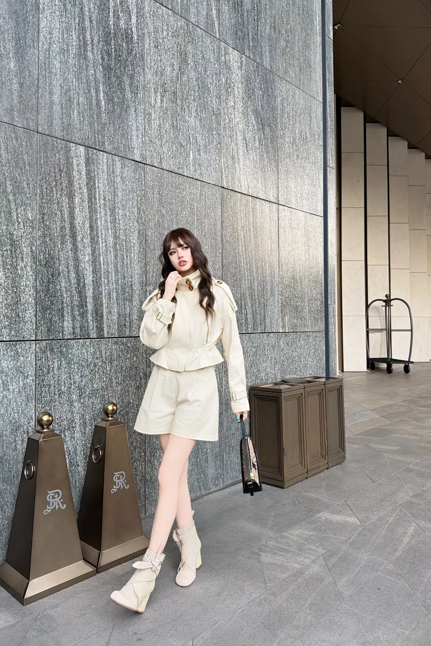 버버리 체크 밴드 고허리 여성용 하프 팬츠 상세 이미지 49