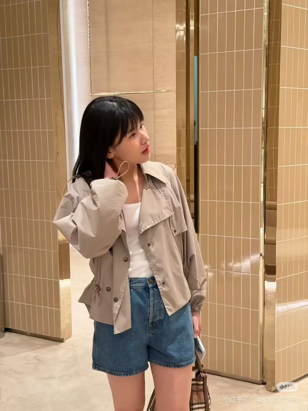 버버리 탈부착 후드 스트링 여성용 쇼트 코트 상세 이미지 42