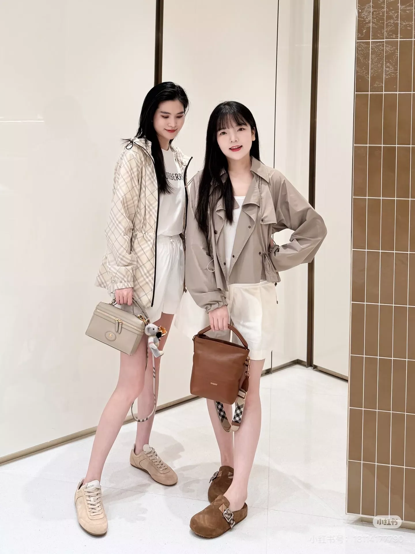 버버리 탈부착 후드 스트링 여성용 쇼트 코트 상세 이미지 45