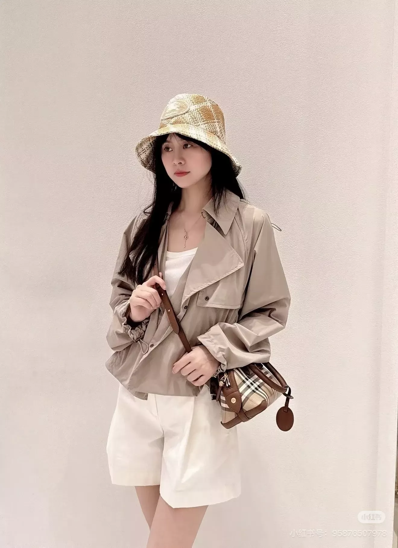 버버리 탈부착 후드 스트링 여성용 쇼트 코트 상세 이미지 47