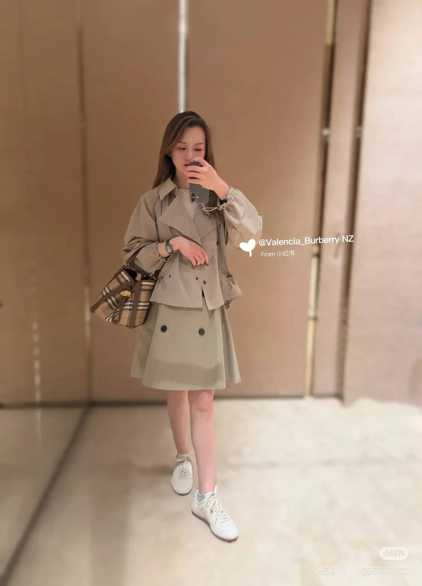 버버리 탈부착 후드 스트링 여성용 쇼트 코트 상세 이미지 57