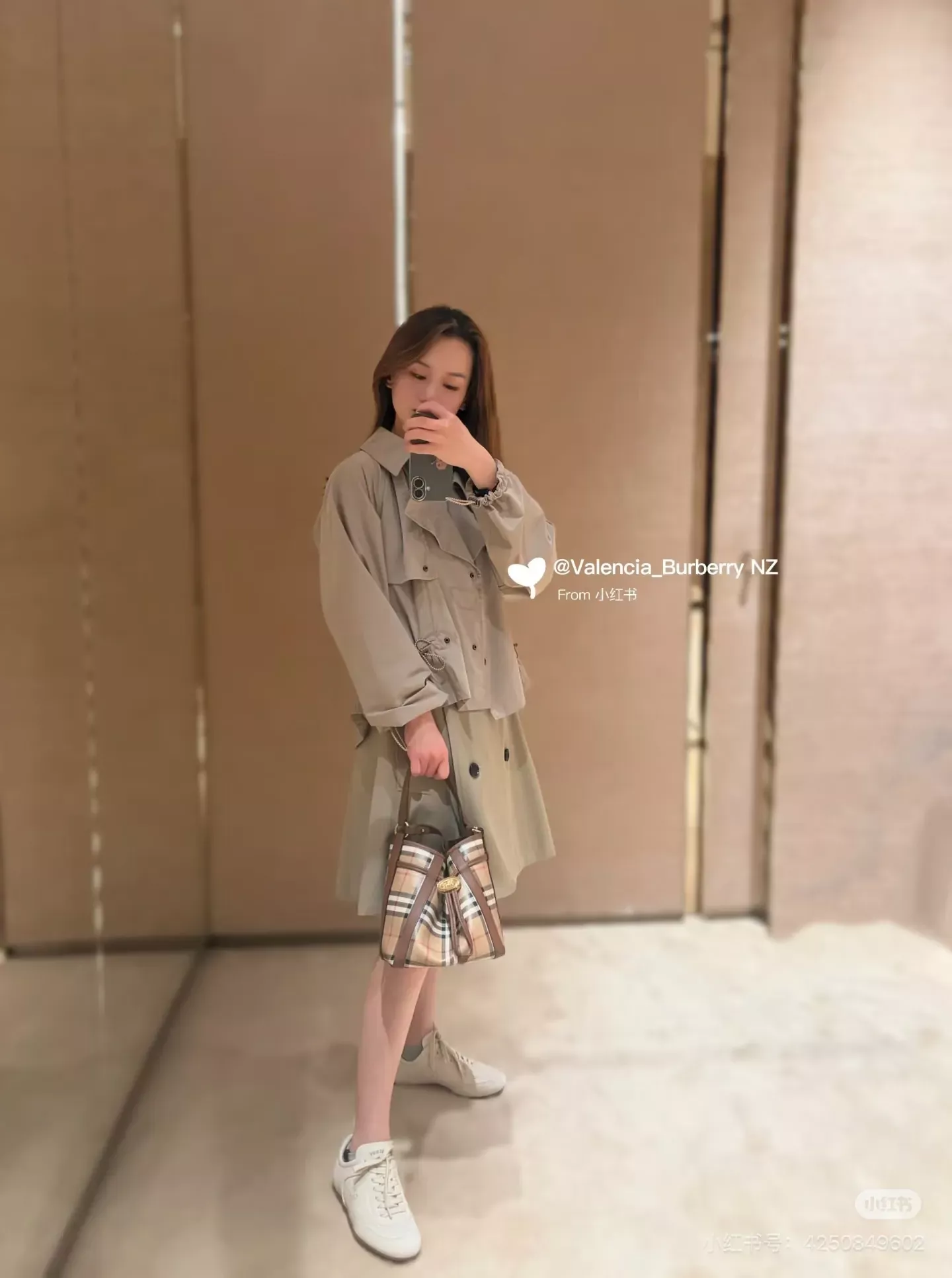 버버리 탈부착 후드 스트링 여성용 쇼트 코트 상세 이미지 58