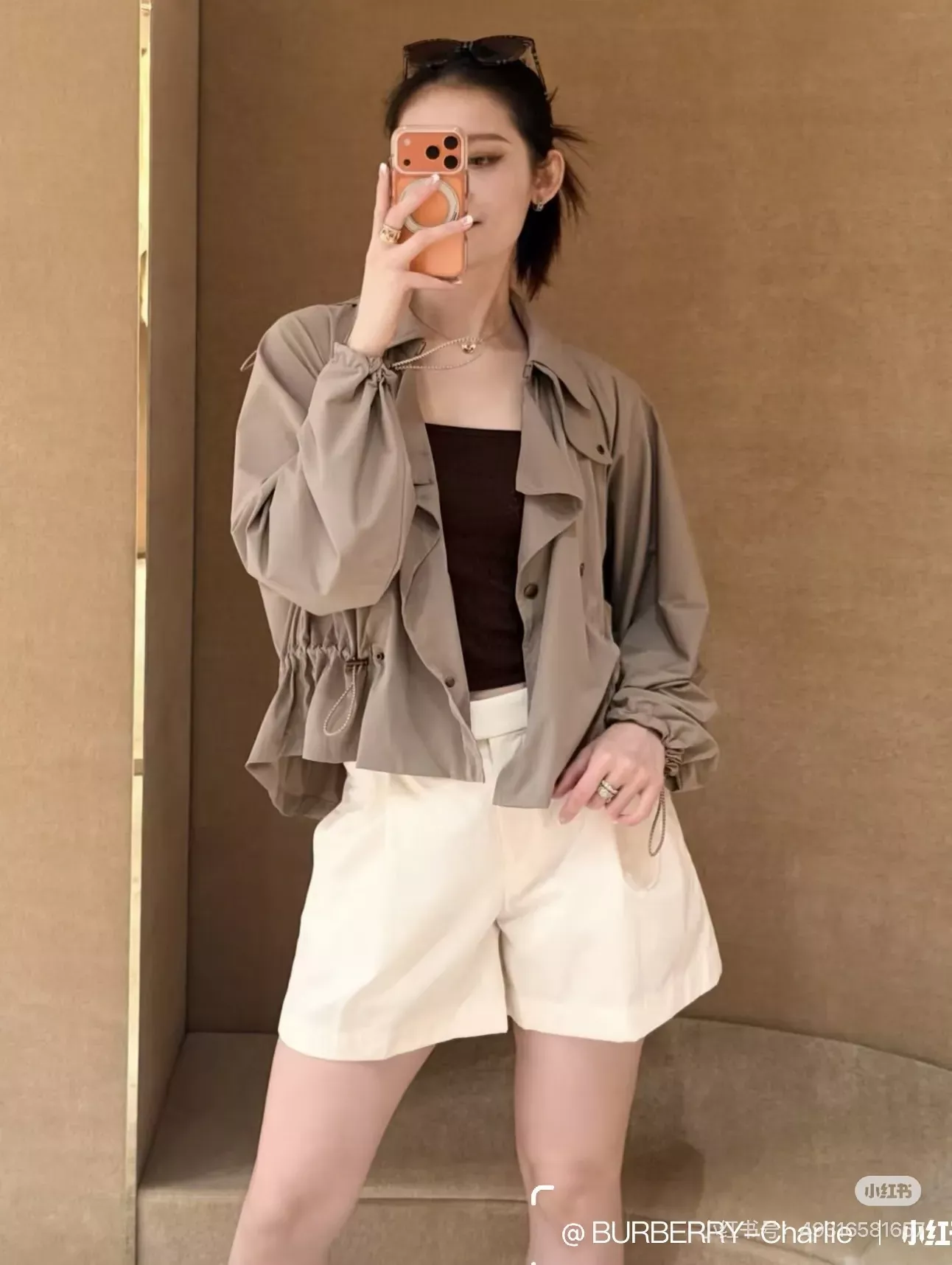 버버리 탈부착 후드 스트링 여성용 쇼트 코트 상세 이미지 59