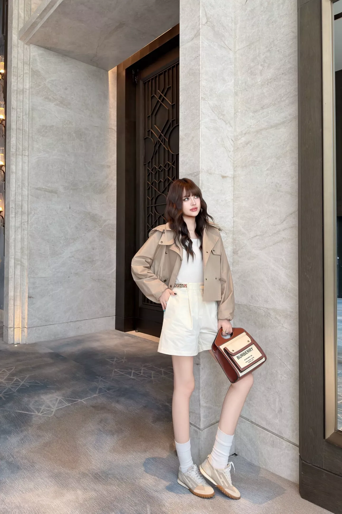 버버리 탈부착 후드 스트링 여성용 쇼트 코트 상세 이미지 75
