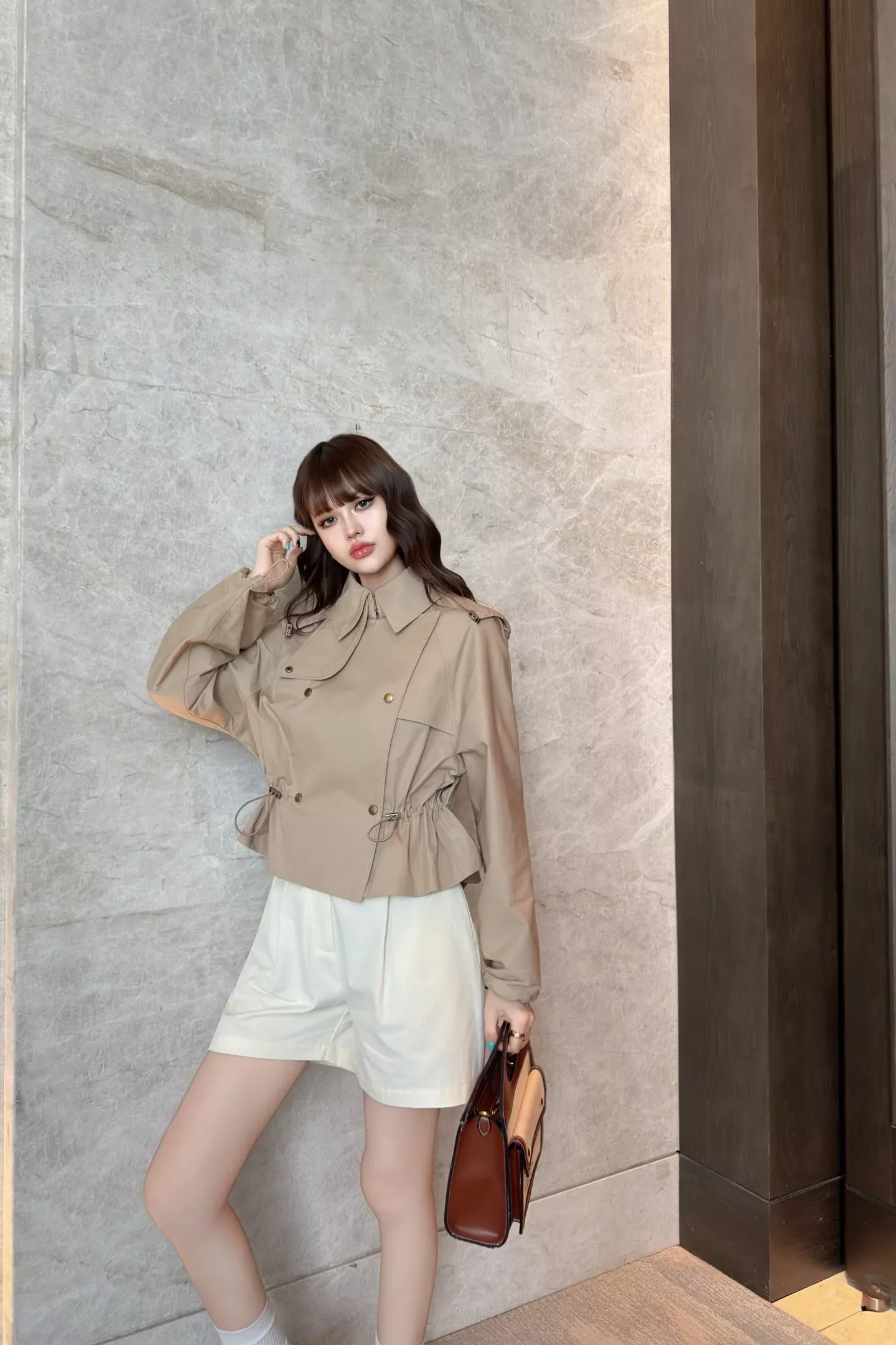 버버리 탈부착 후드 스트링 여성용 쇼트 코트 상세 이미지 76