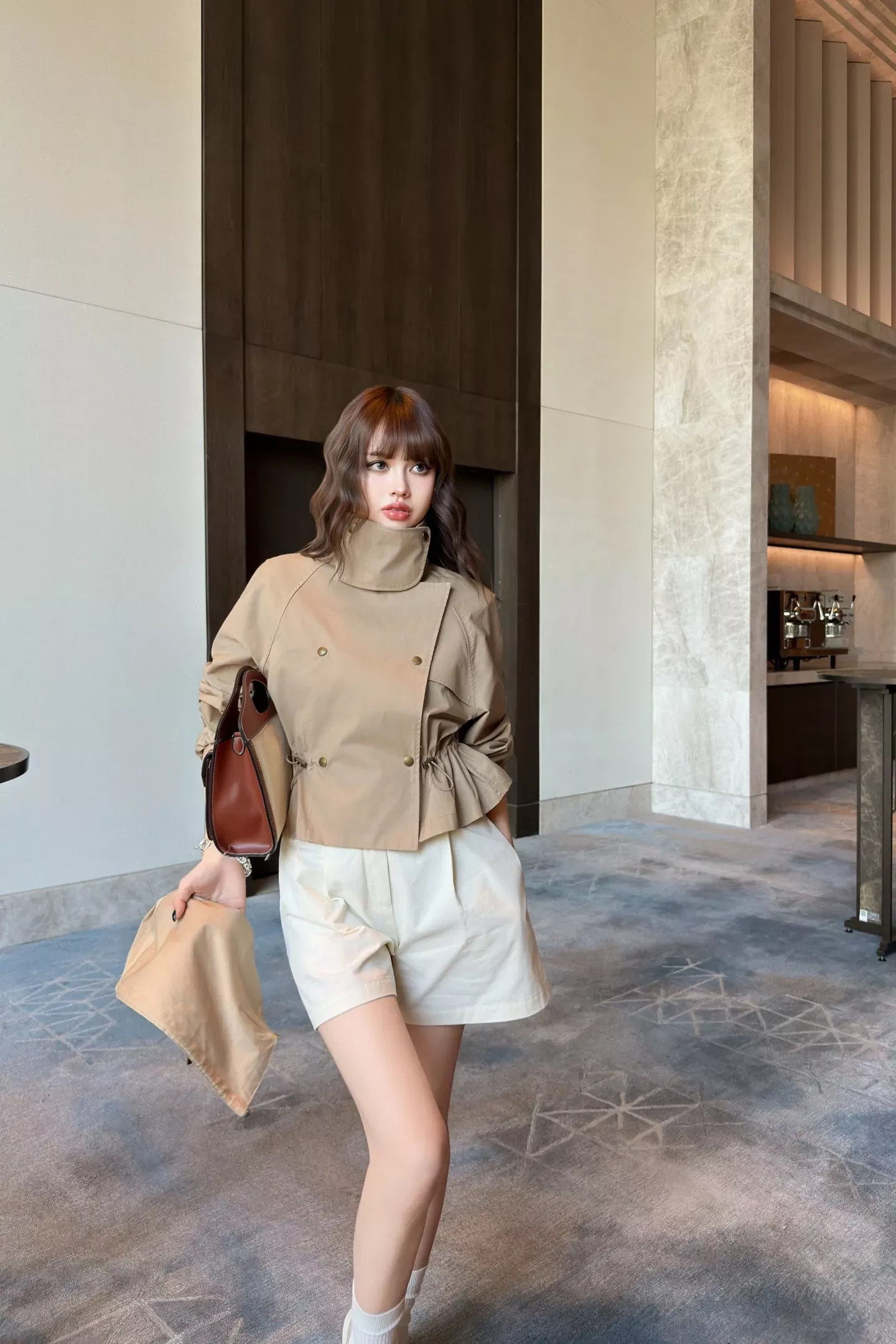 버버리 탈부착 후드 스트링 여성용 쇼트 코트 상세 이미지 79