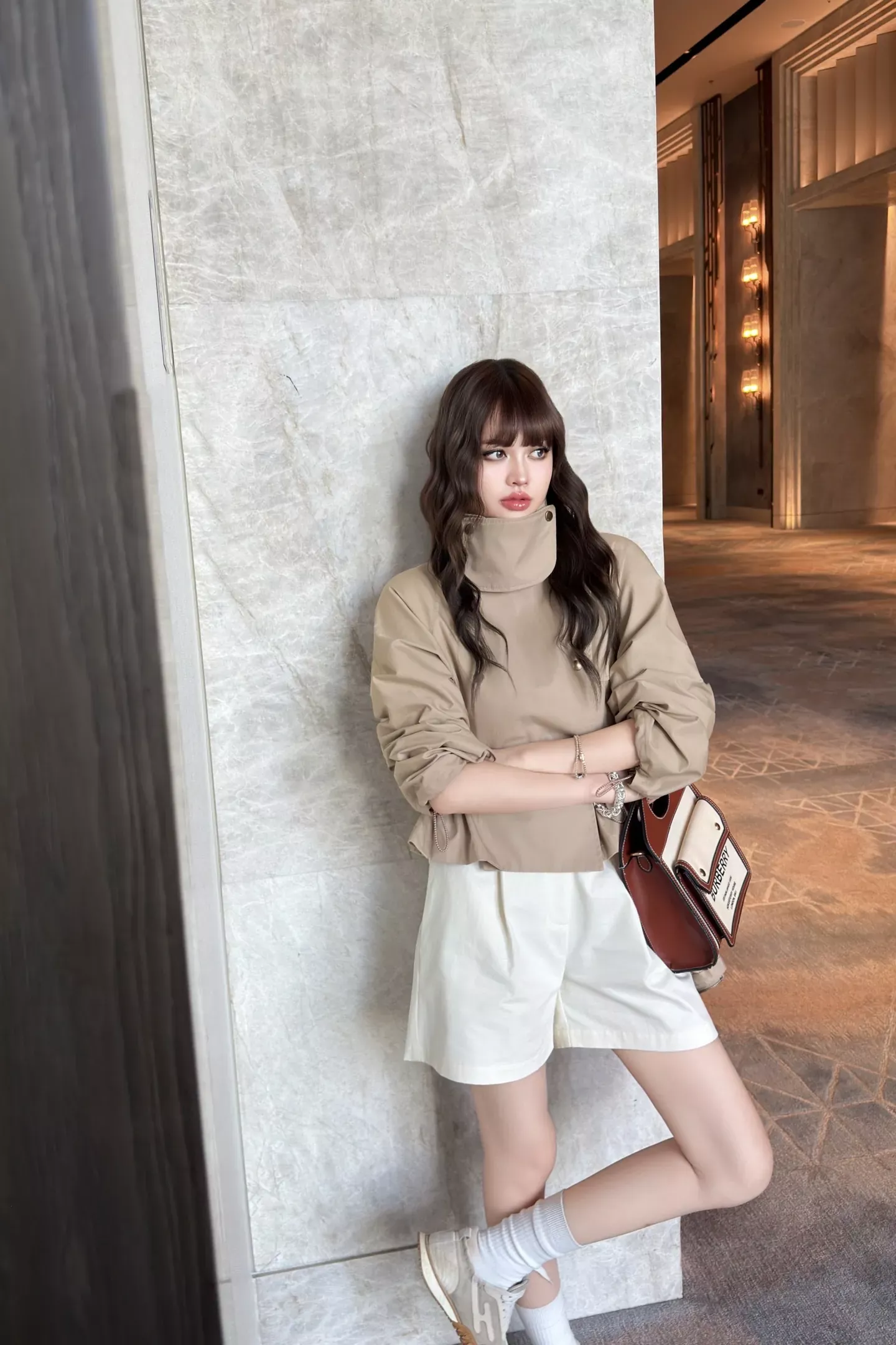 버버리 탈부착 후드 스트링 여성용 쇼트 코트 상세 이미지 81