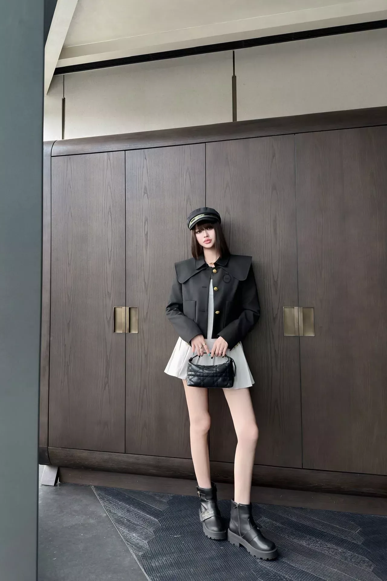 디올 와이드 칼라 크롭 여성용 버튼 재킷 상세 이미지 11