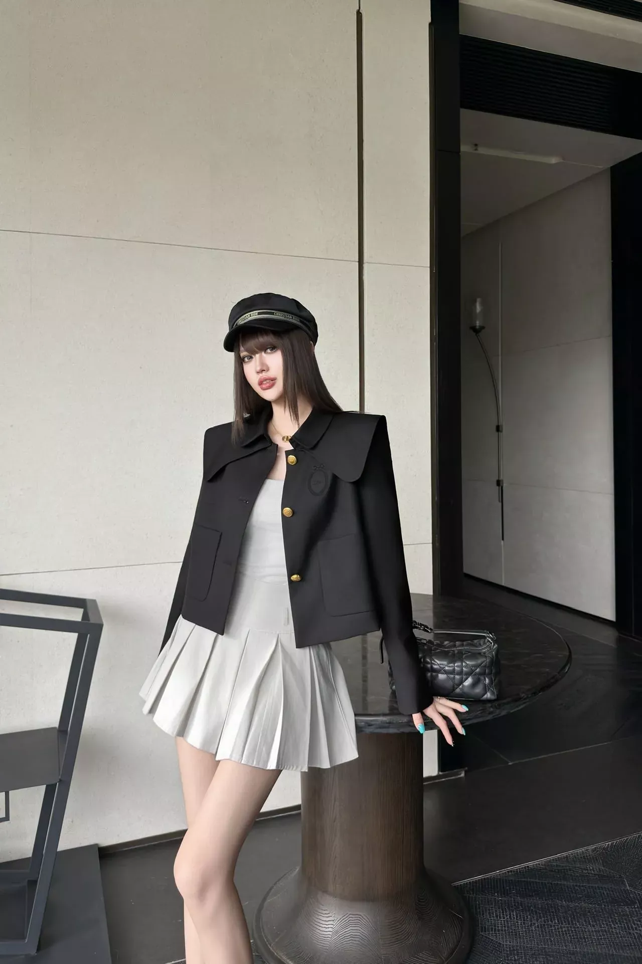 디올 와이드 칼라 크롭 여성용 버튼 재킷 상세 이미지 13