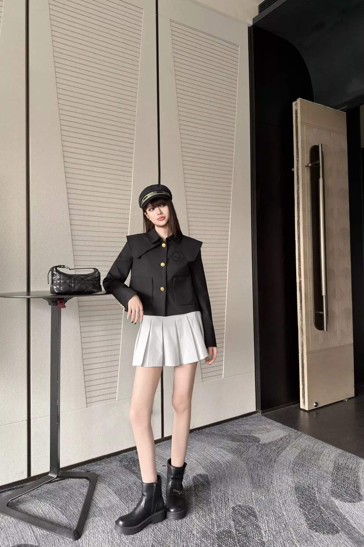 디올 와이드 칼라 크롭 여성용 버튼 재킷 상세 이미지 19