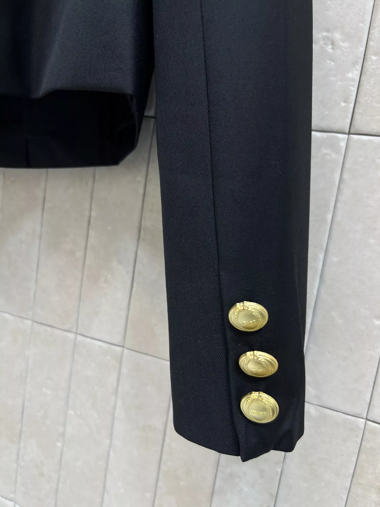 디올 와이드 칼라 크롭 여성용 버튼 재킷 상세 이미지 5