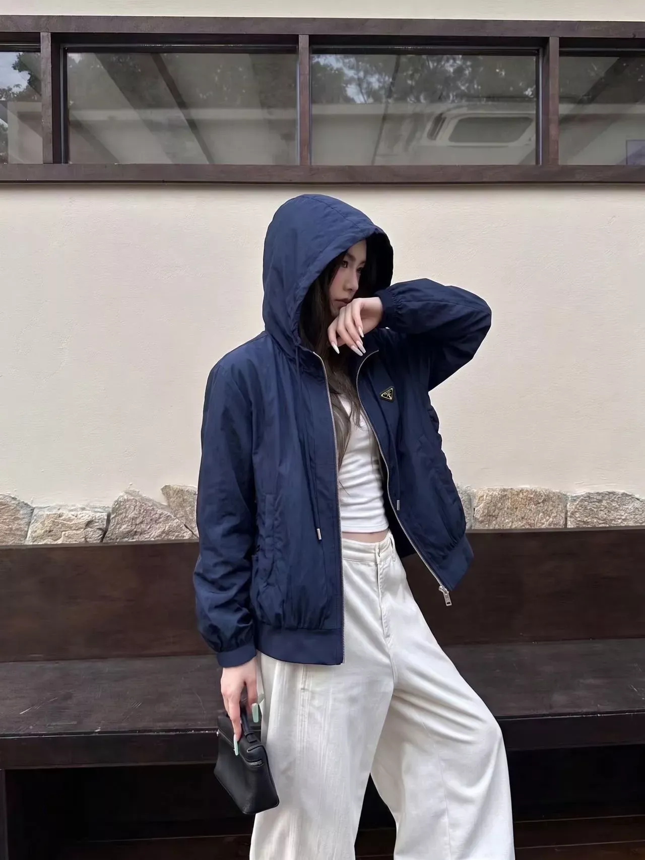 프라다 셔링 디테일 쇼트 여성용 후드 재킷 상세 이미지 12