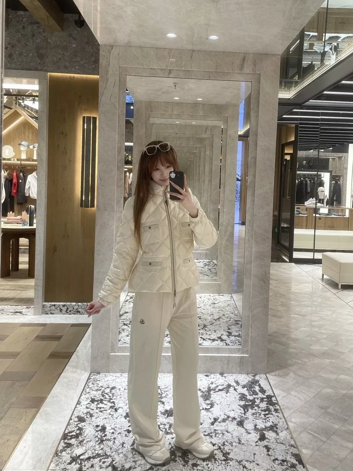 몽클레어 멀티 포켓 스탠드넥 여성용 쇼트 패딩 상세 이미지 26
