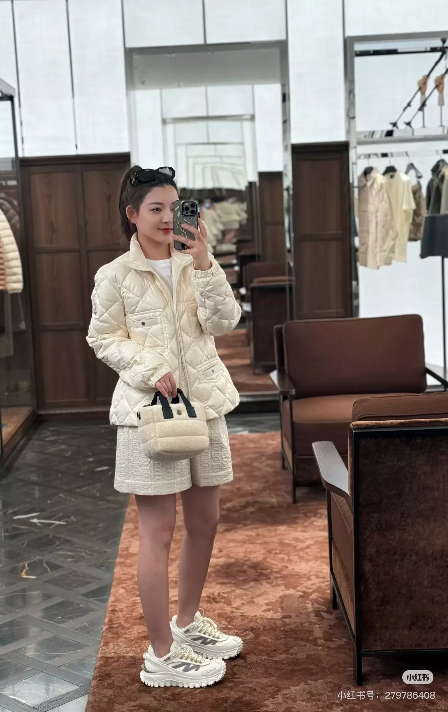몽클레어 멀티 포켓 스탠드넥 여성용 쇼트 패딩 상세 이미지 27