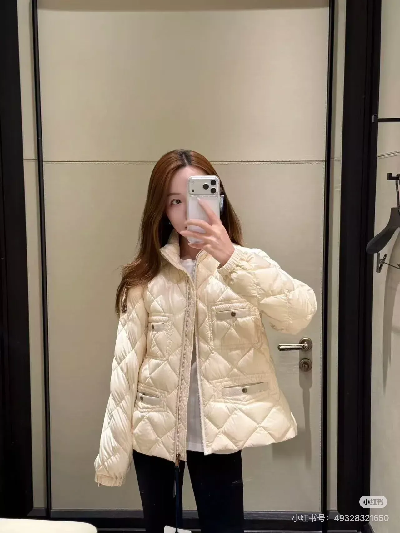 몽클레어 멀티 포켓 스탠드넥 여성용 쇼트 패딩 상세 이미지 29