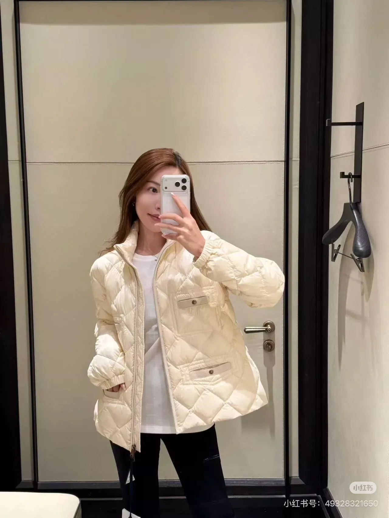몽클레어 멀티 포켓 스탠드넥 여성용 쇼트 패딩 상세 이미지 31