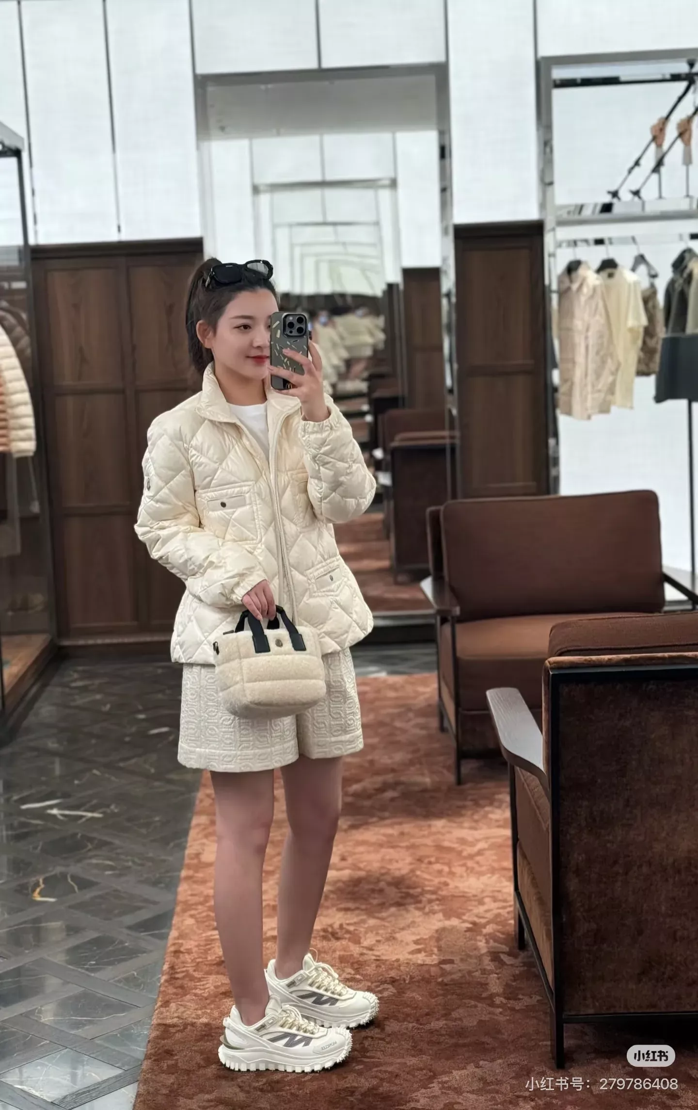 몽클레어 멀티 포켓 스탠드넥 여성용 쇼트 패딩 상세 이미지 35