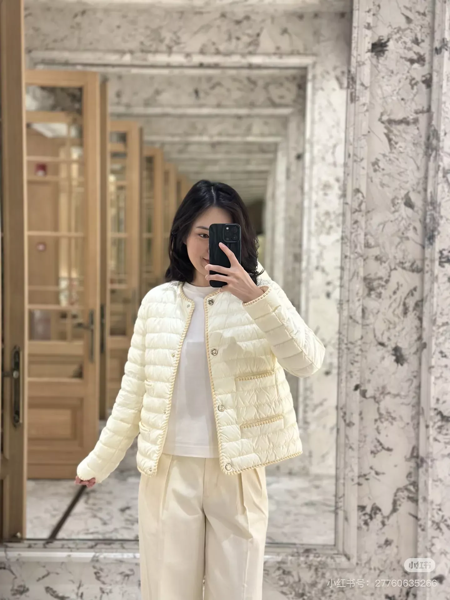 몽클레어 라운드넥 경량 여성용 쇼트 패딩 상세 이미지 17