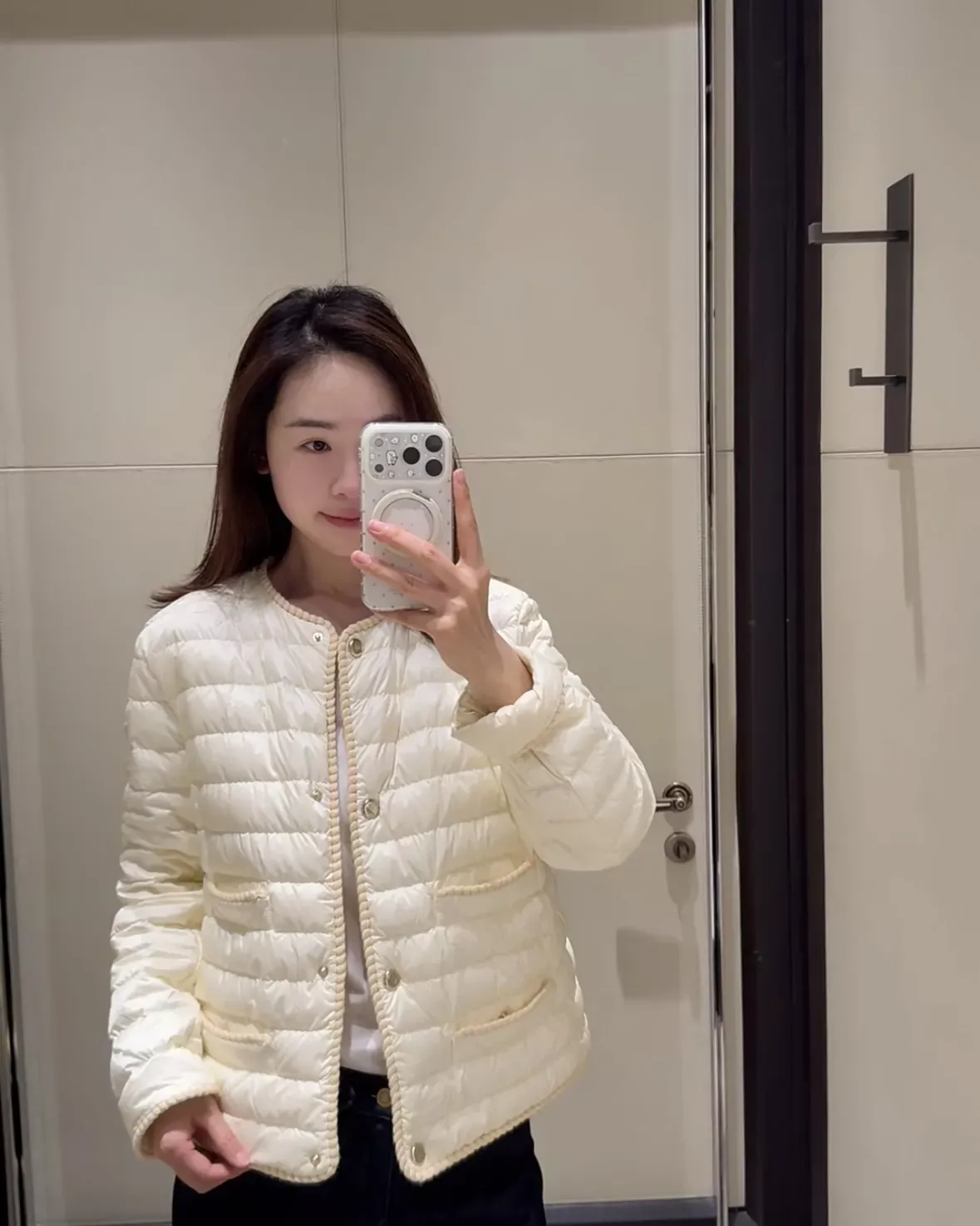 몽클레어 라운드넥 경량 여성용 쇼트 패딩 상세 이미지 19