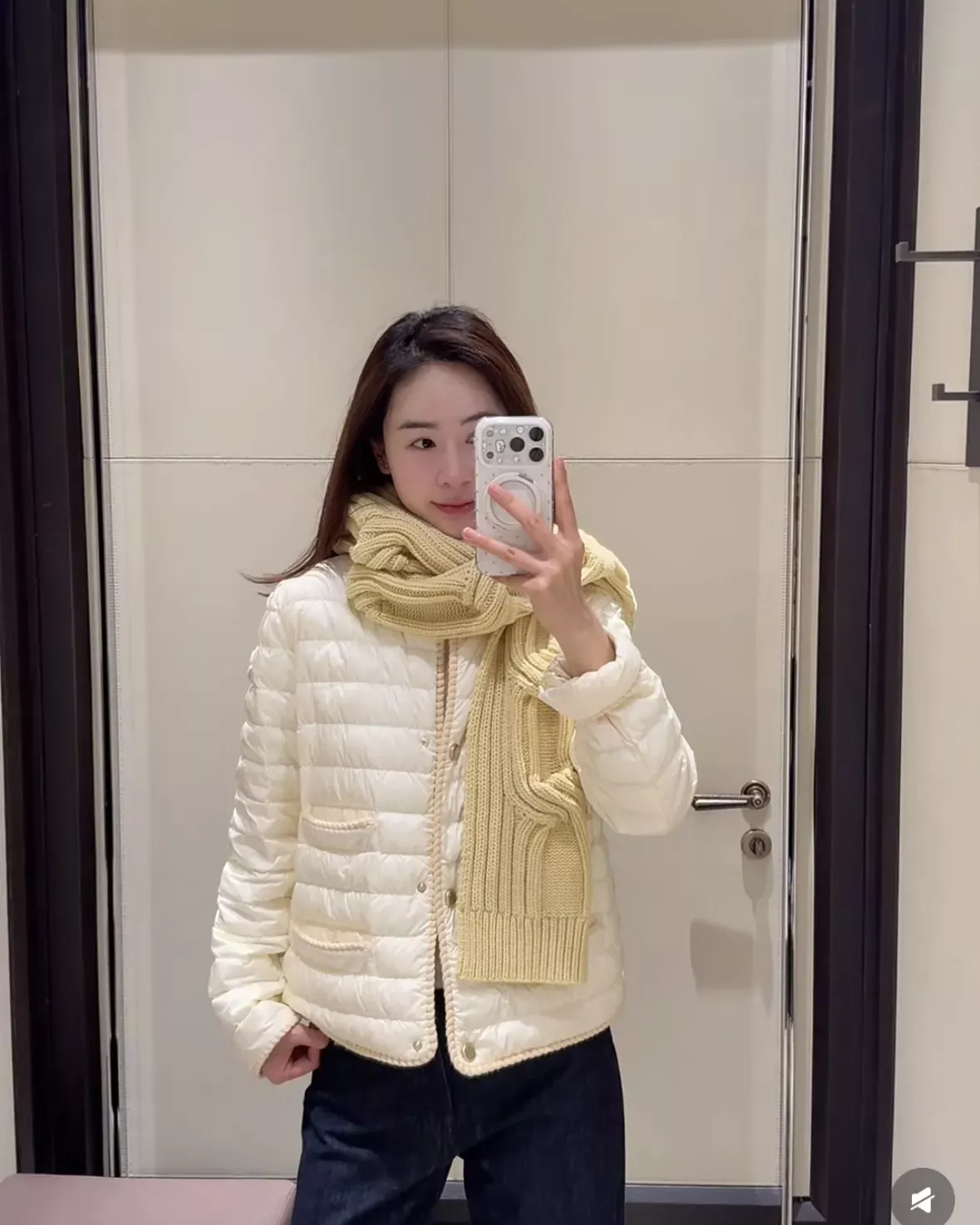 몽클레어 라운드넥 경량 여성용 쇼트 패딩 상세 이미지 20